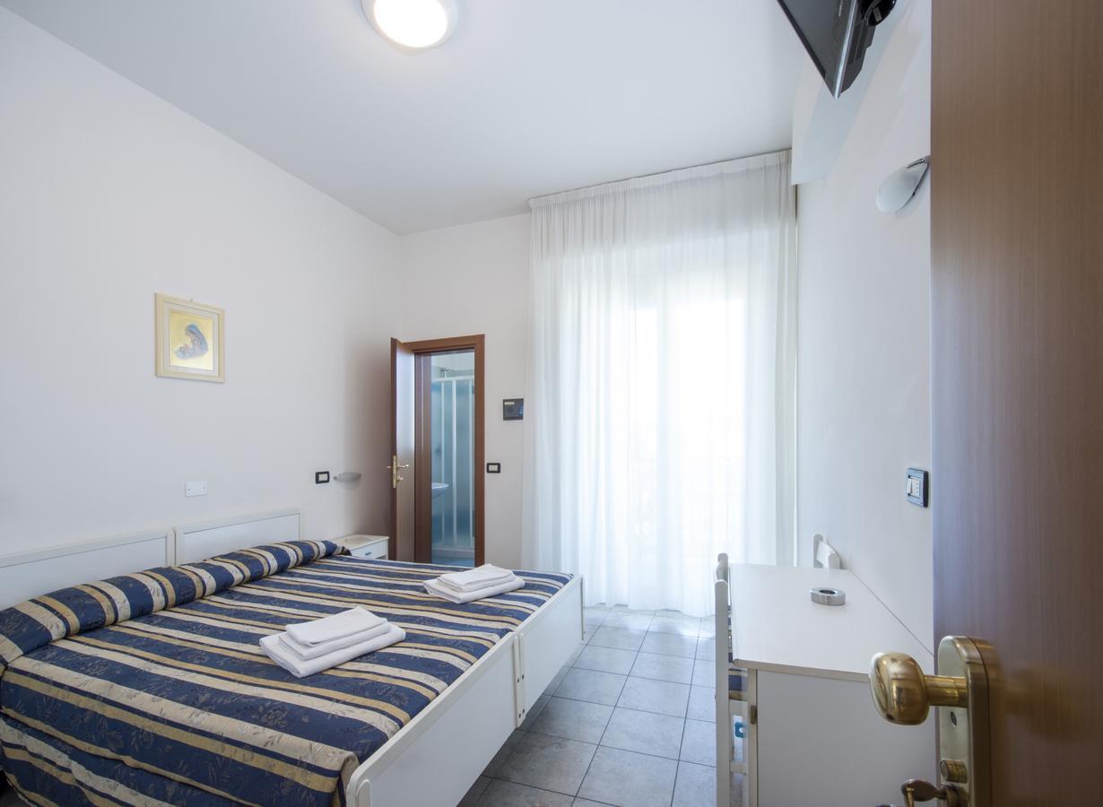 Hotel Aquila Azzurra Rimini Exteriör bild